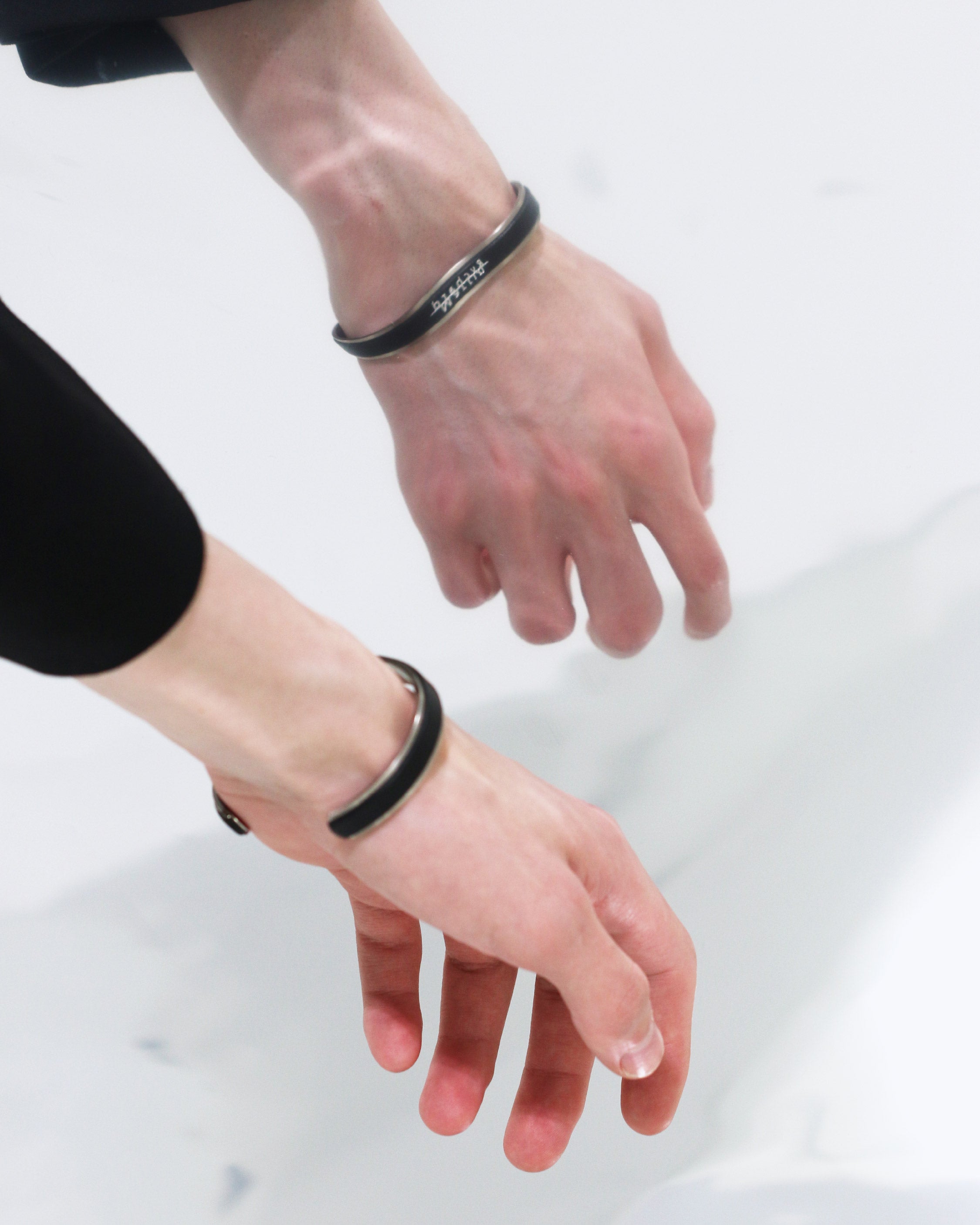 Leather Bangle – Martin Rychard